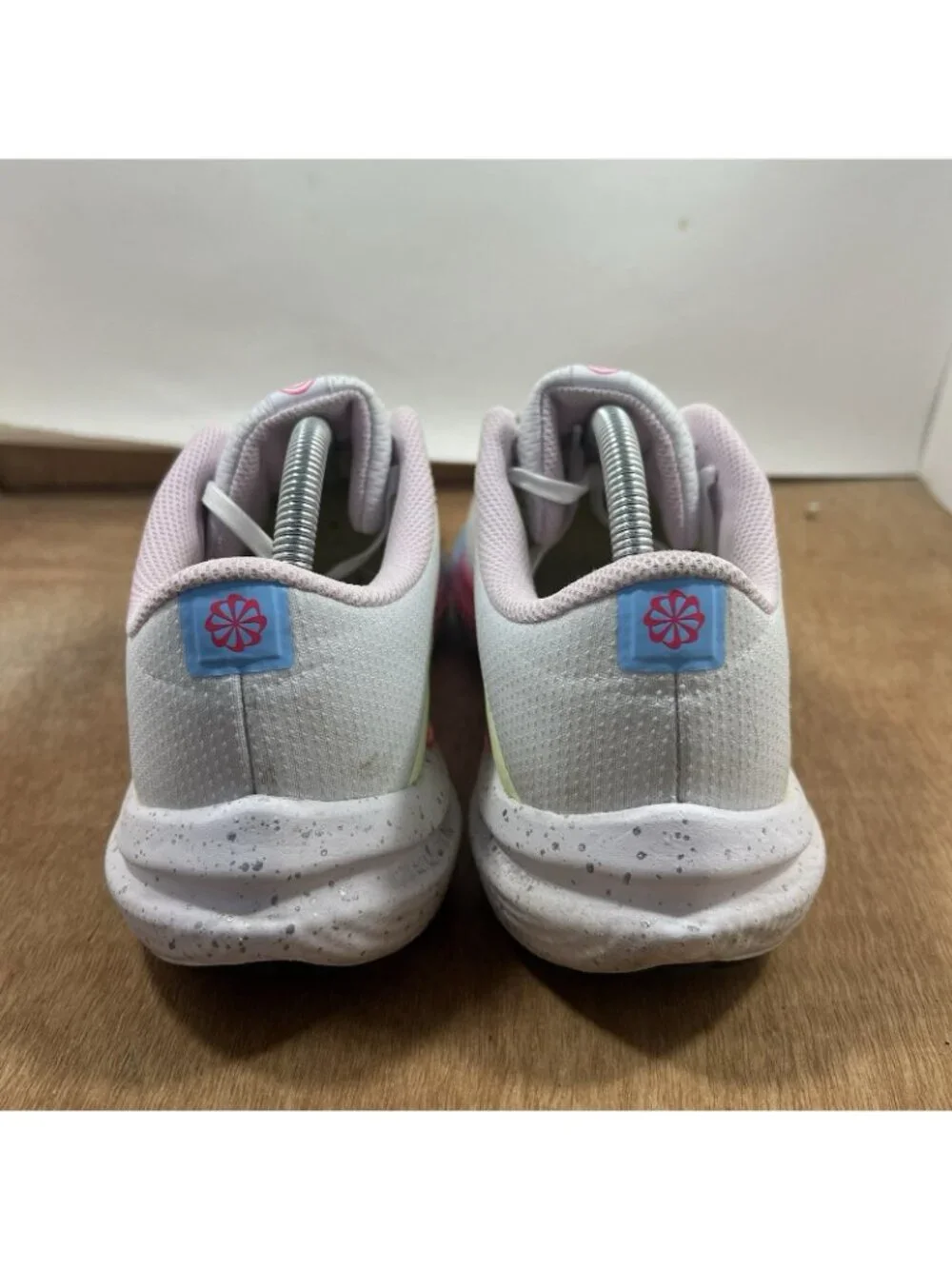 Nike Air Winflo 10 Womens Size 11.5 White Pink Gray Athletic Running Shoes
